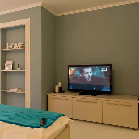 Ada Luxury Studio B20 Апартаменти *